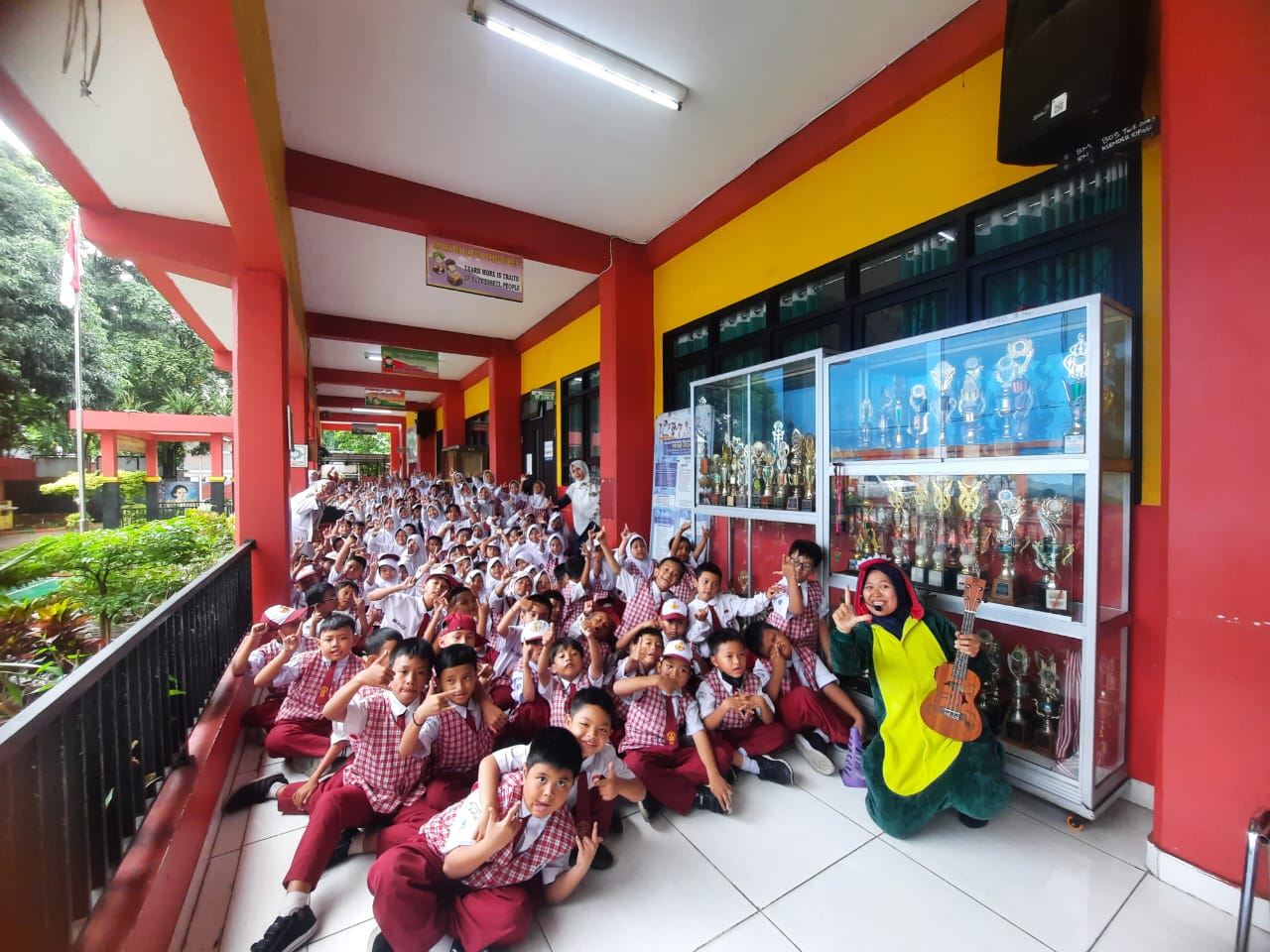 Wisata LiterAsyik Ke SDN Klender 10